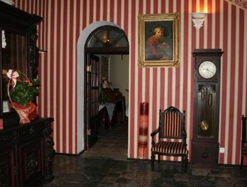 Hotel Ksiezycowy Dworek ケントシン エクステリア 写真