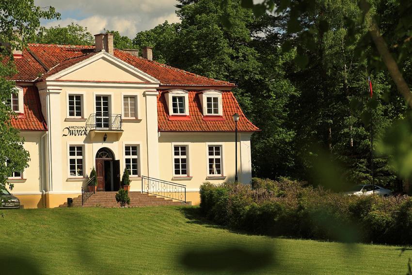 Hotel Ksiezycowy Dworek ケントシン エクステリア 写真
