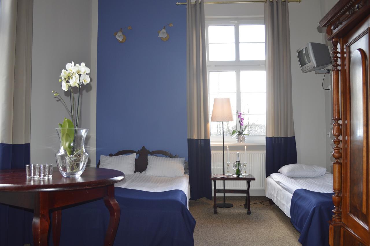 Hotel Ksiezycowy Dworek ケントシン エクステリア 写真