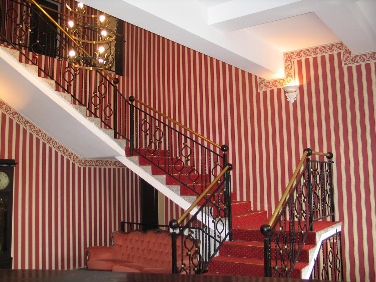 Hotel Ksiezycowy Dworek ケントシン エクステリア 写真